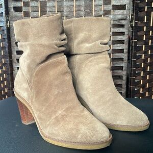 Holiday Sale!🔥 Vince Camuto Slouchy Suede "Parka" Ankle booties.